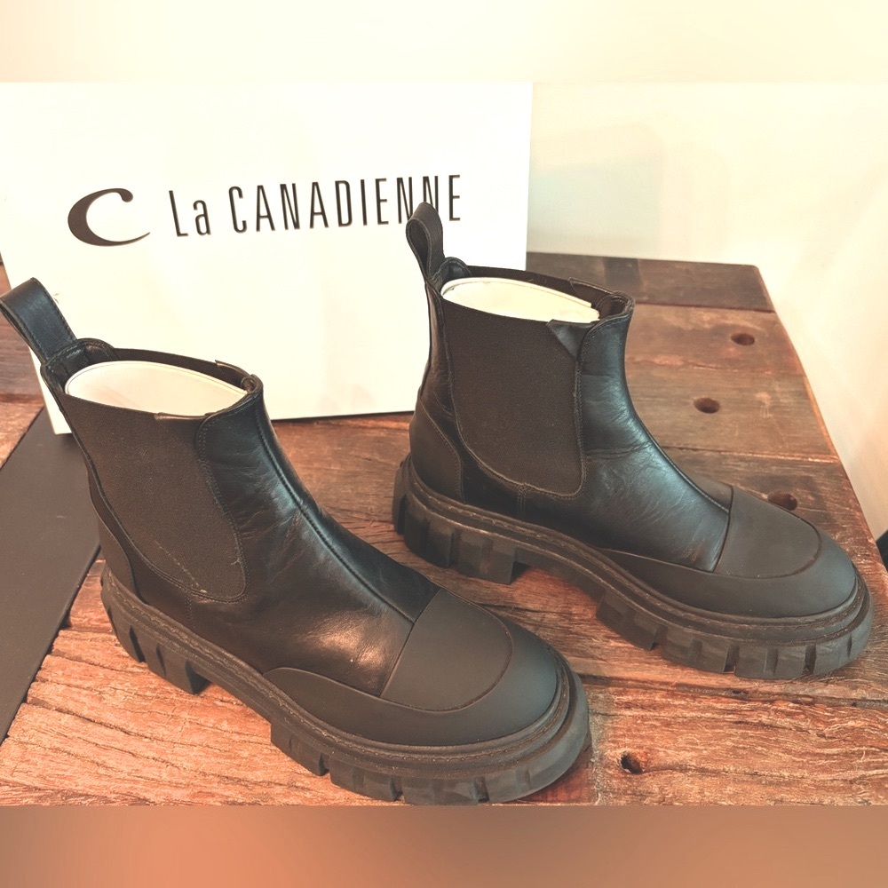 La Canadienne Dark Leather Chelsea Boots